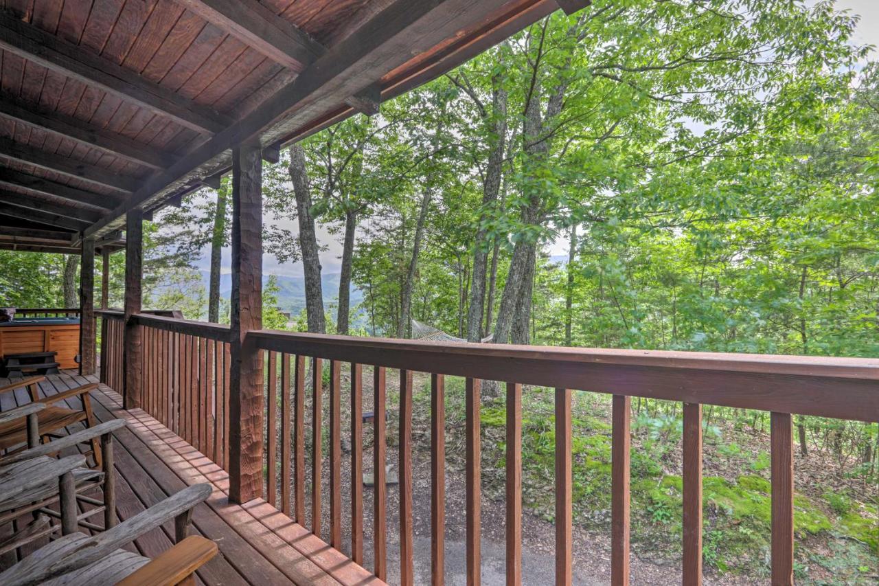 Gatlinburg Escape With Hot Tub, Deck And Mtn View Exterior foto